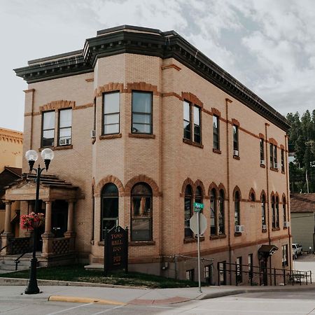 Town Hall Inn Lead Экстерьер фото