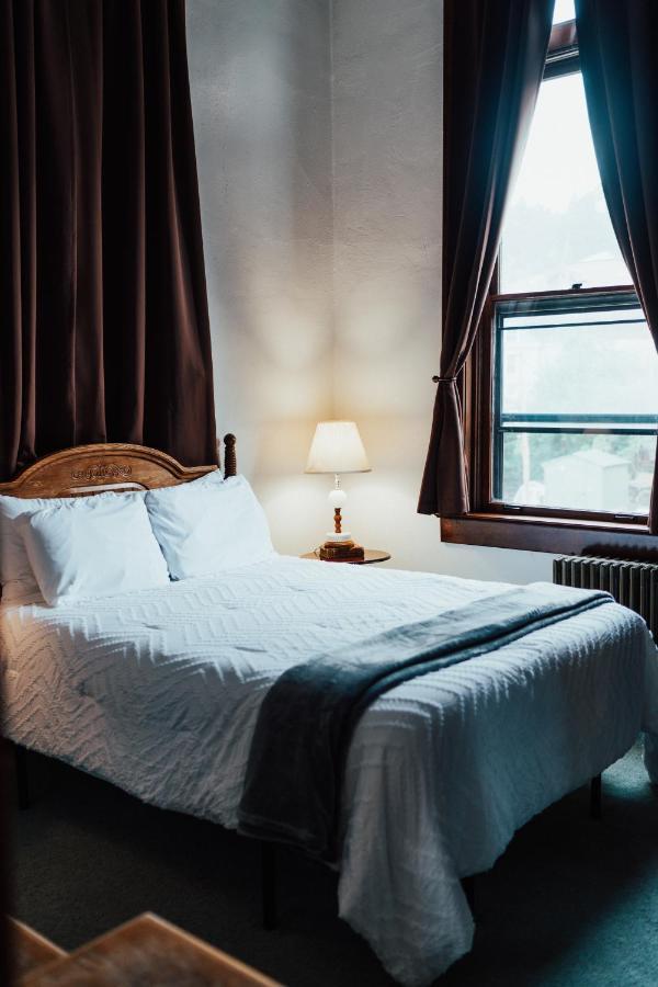 Town Hall Inn Lead Экстерьер фото